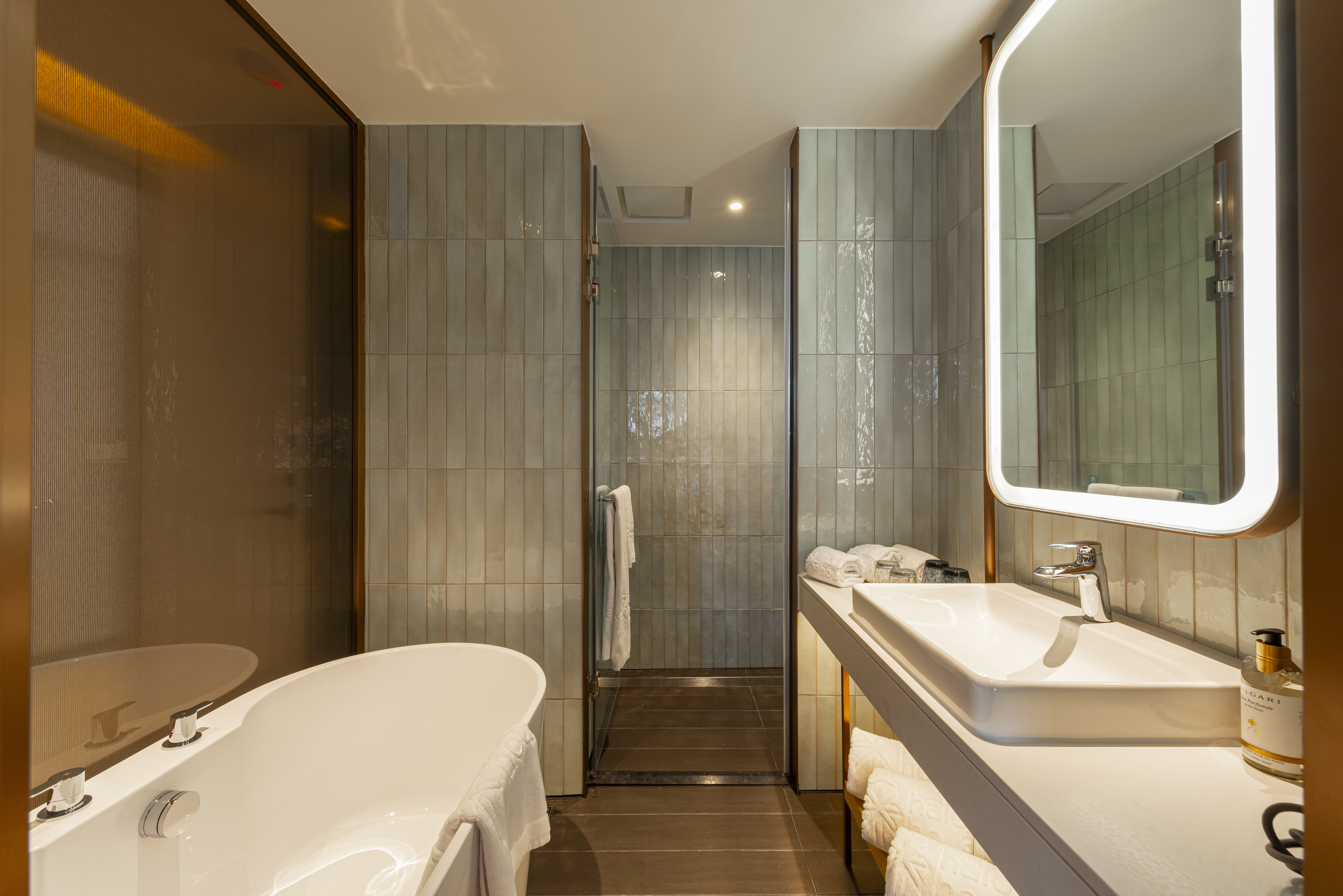 Luxury Floor│ Deluxu Family Room